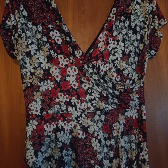 Floral Dress, Large, never worn - Picture 3 of 8
